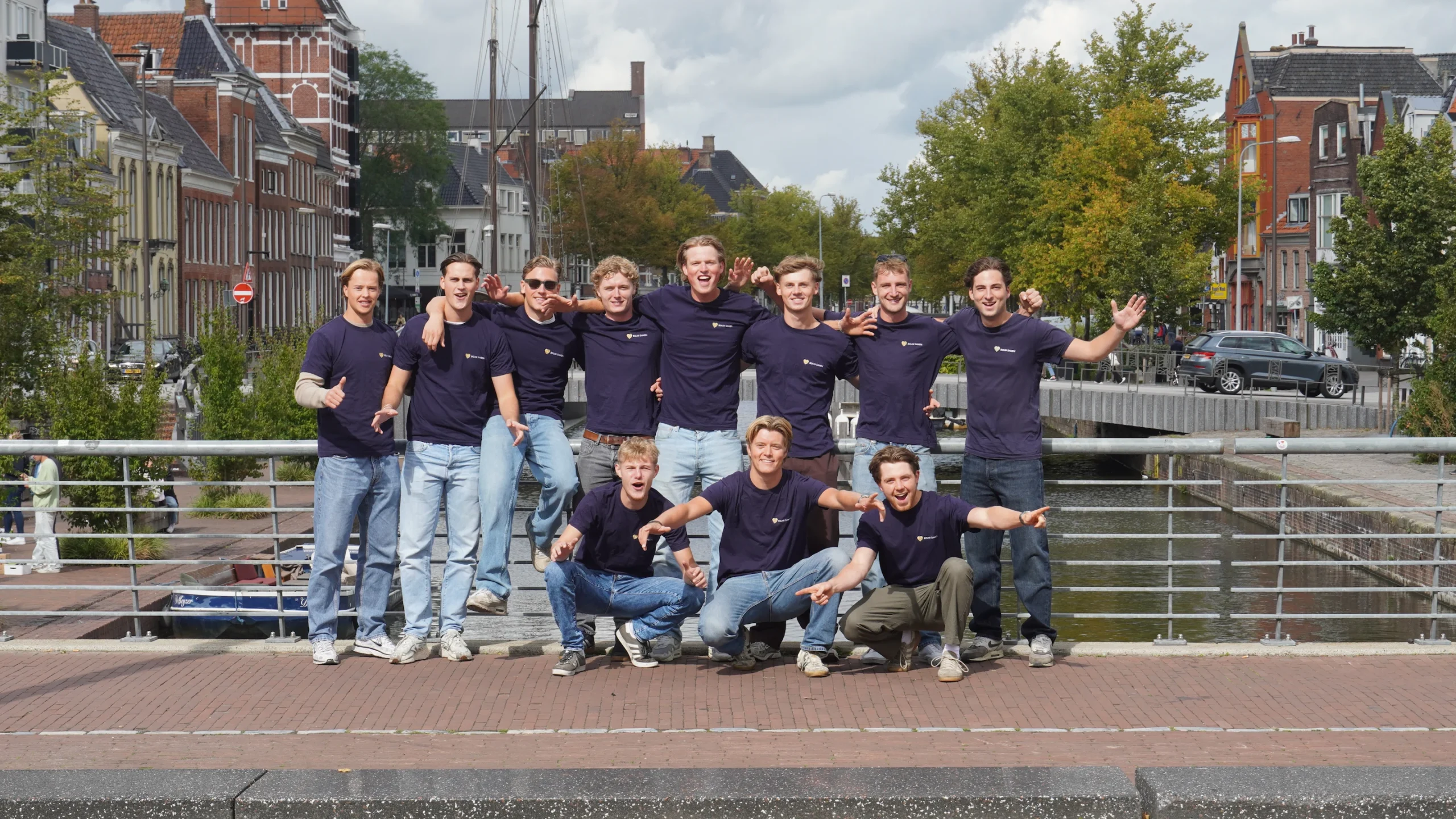 Bouw Samen team foto op de brug